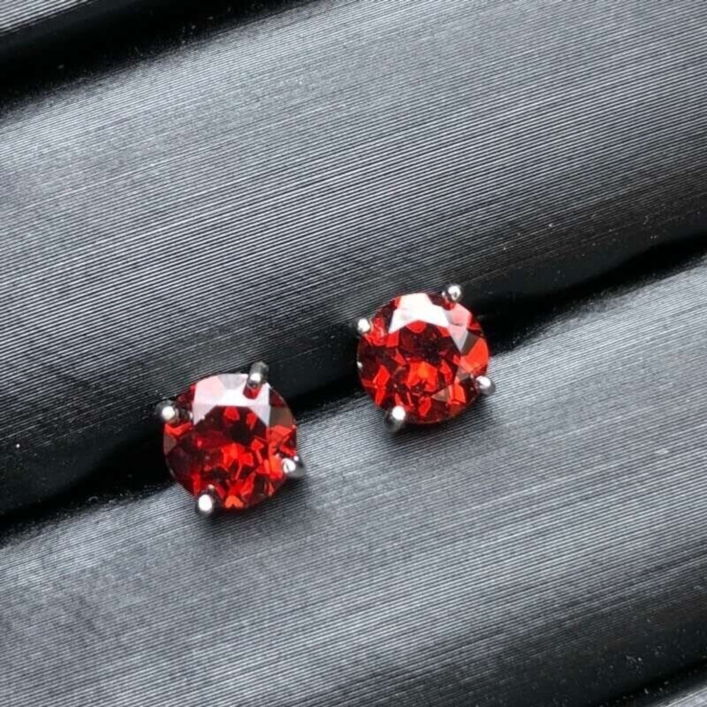 Red Garnet Gemstone Stud Earrings Round Cut 6mm