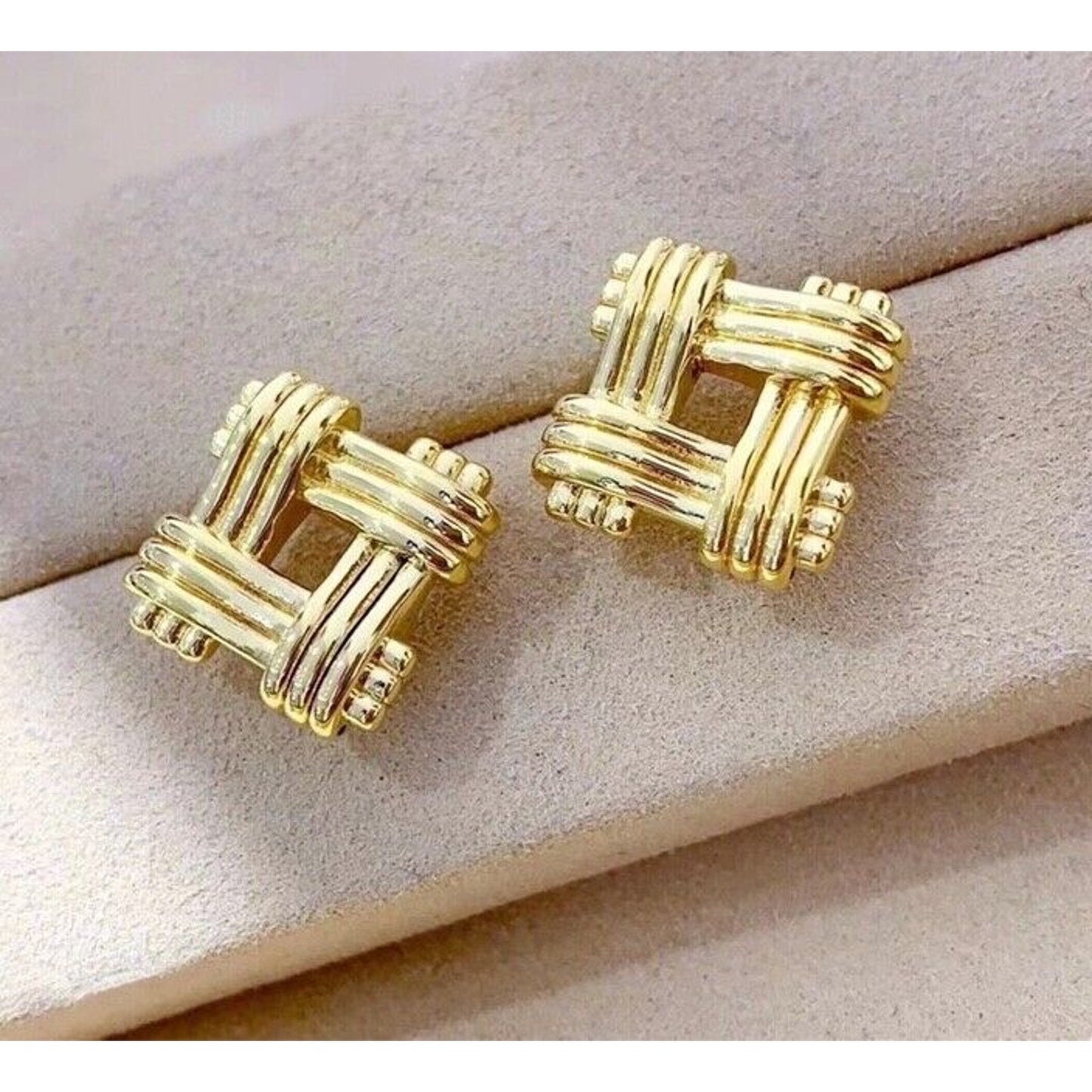 18k Yellow Gold Vintage Style Stud Earrings, 1.8g Vintage 18k Yellow Gold