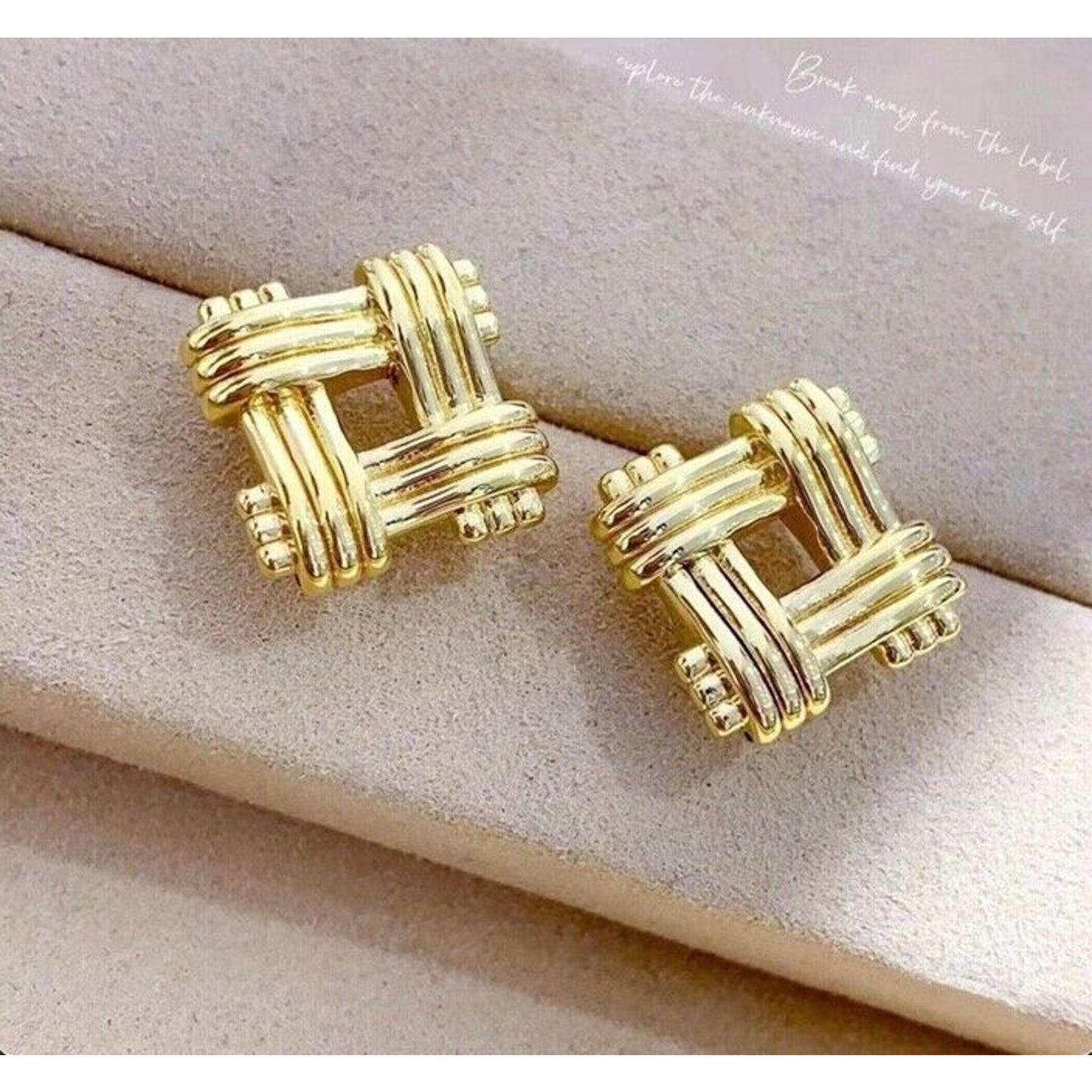 18k Yellow Gold Vintage Style Stud Earrings, 1.8g Vintage 18k Yellow Gold