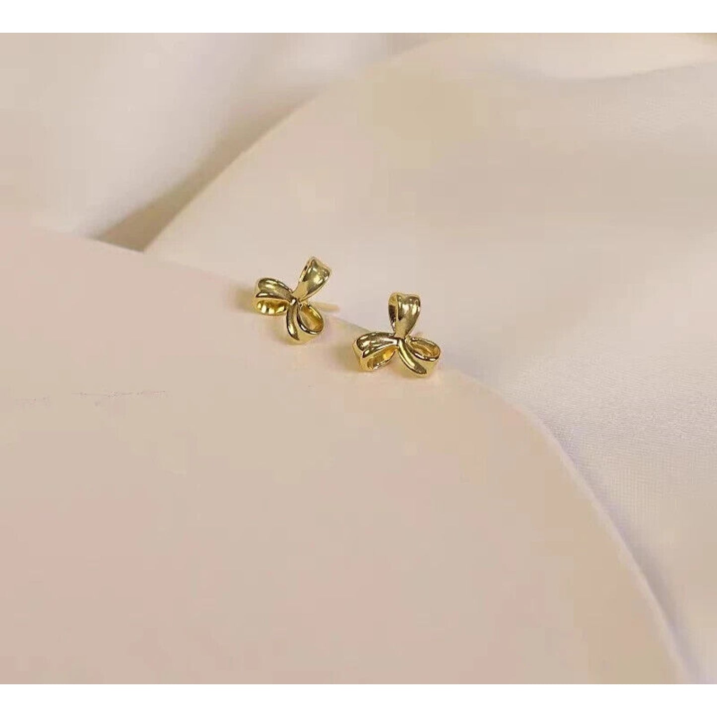 18k Gold Flower Stud Earrings, Solid Yellow Gold Flower Stud Earrings AU750