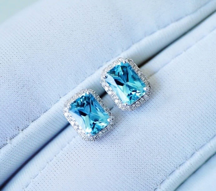 1.3Ct Bright Blue Aquamarine & Diamond Stud Earrings 18k White Gold, Bright Blue Aquamarine & Diamond Stud Earrings 18k White Gold, Aquamarine, Aquamarine Earrings, Aquamarine Stud Earrings, Oval Cut Aquamarine Earrings, Bright Blue Aquamarine Earrings, Bright Blue Aquamarine, Natural Aquamarine, 18k White Gold, White Gold Aquamarine Earrings, Aquamarine and Diamond Earrings, Aquamarine & Diamond Earrings, Aquamarine Diamond Earrings, Aquamarine Earrings For Women, Women's Aquamarine Earrings, Aquamarine