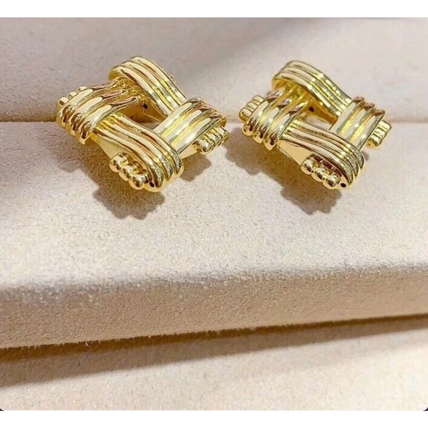 18k Yellow Gold Vintage Style Stud Earrings, 1.8g Vintage 18k Yellow Gold