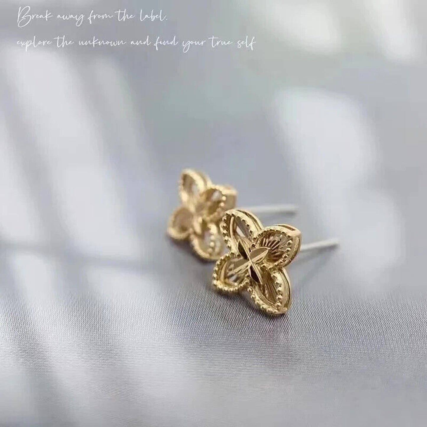 18k Gold Flower Stud Earrings, Pure 18k Gold Dainty Clover Earrings Au750