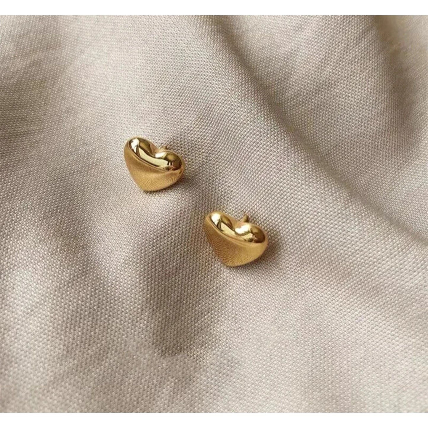 18k Gold Heart Stud Earrings, Au750 Heart Earrings, Yellow Gold Heart Earrings