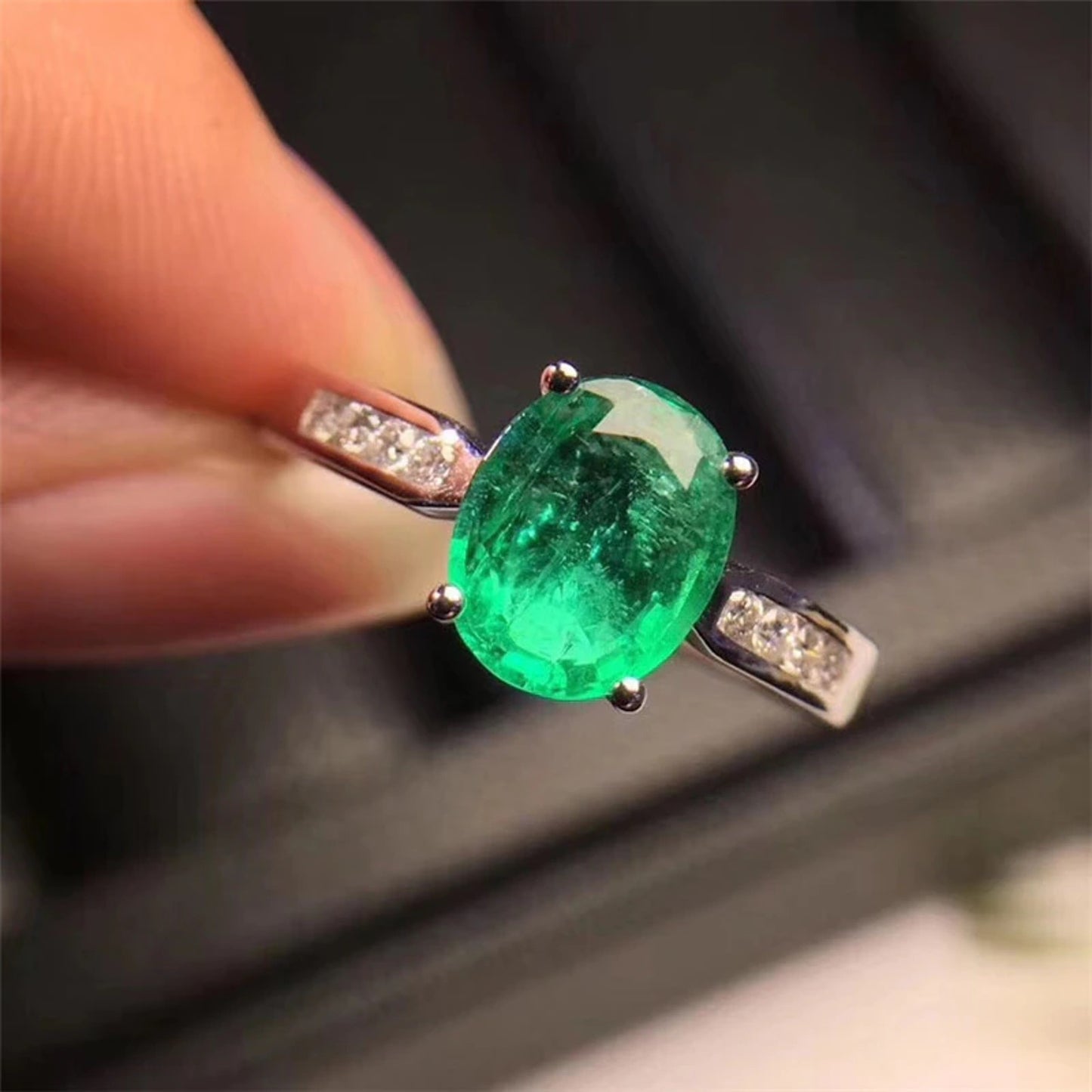 Natural Emerald Cocktail Ring Oval 6x8mm