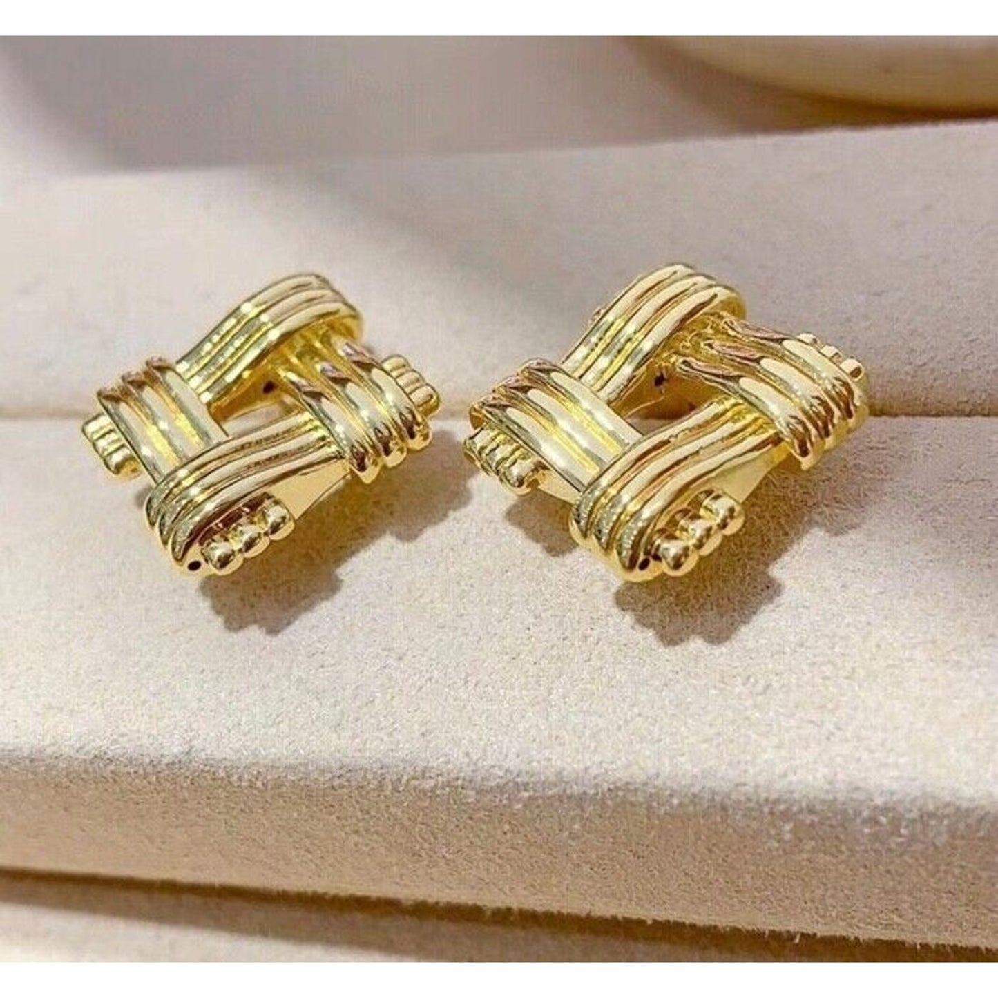 18k Yellow Gold Vintage Style Stud Earrings, 1.8g Vintage 18k Yellow Gold