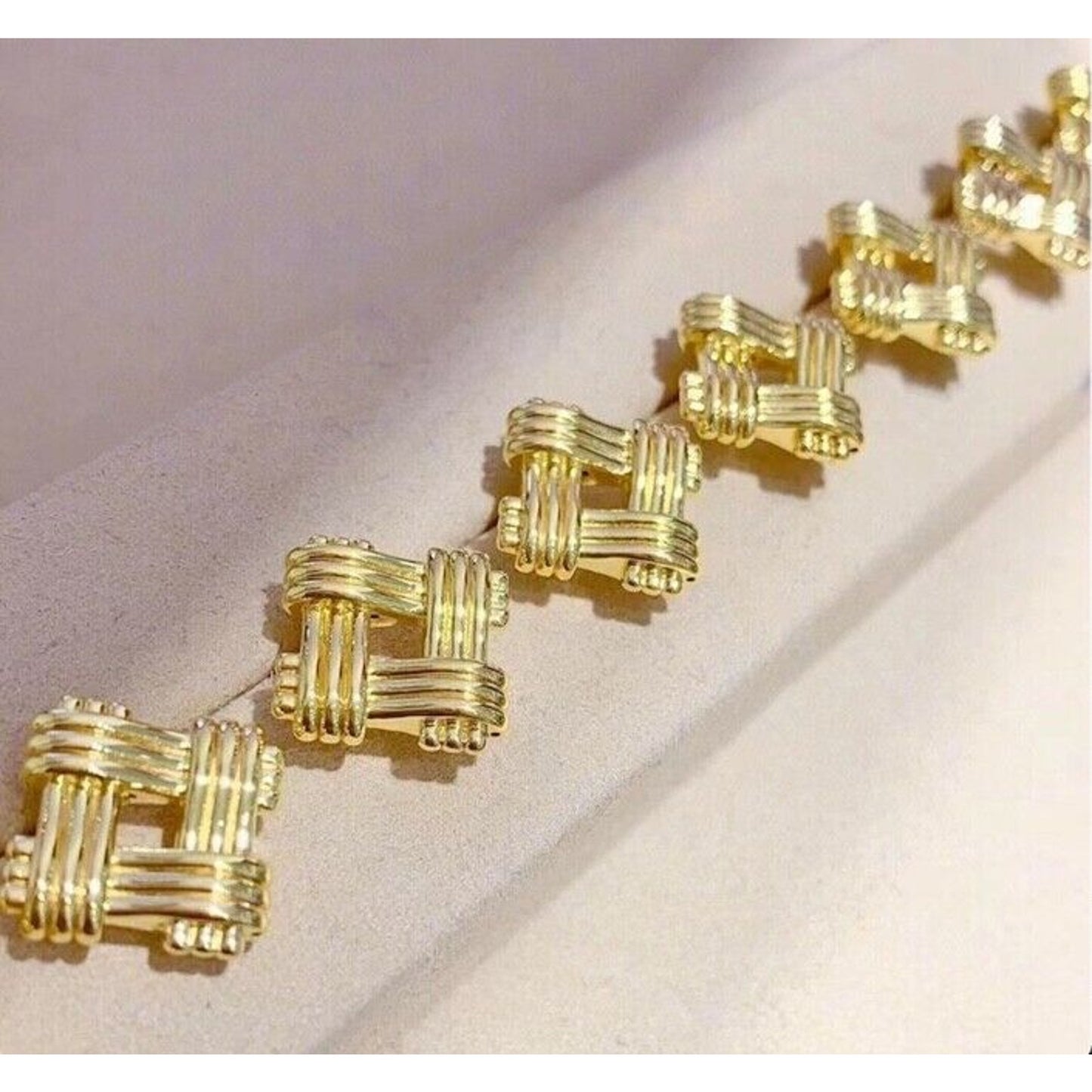 18k Yellow Gold Vintage Style Stud Earrings, 1.8g Vintage 18k Yellow Gold